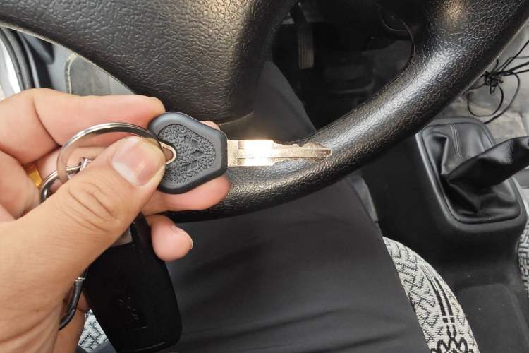 Used Wuling Zhiguang 2023 1.5L Practical Version 5/7 Seats Vehicle Key