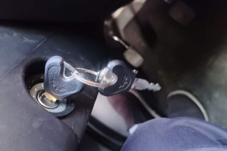 Used Wuling Zhiguang 2023 1.5L Practical Version 5/7 Seats Vehicle Key