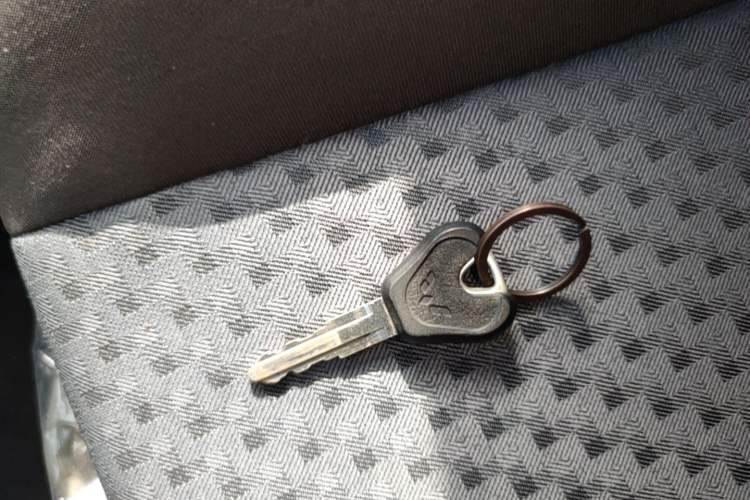 Used Wuling Zhiguang 2023 1.5L Practical Version 5/7 Seats Vehicle Key