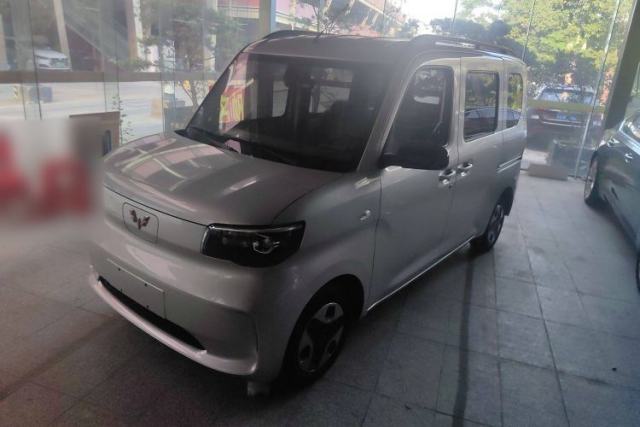 Ojetý Wuling Zhiguang New Energy 2025 Model 305km Ambitious Edition