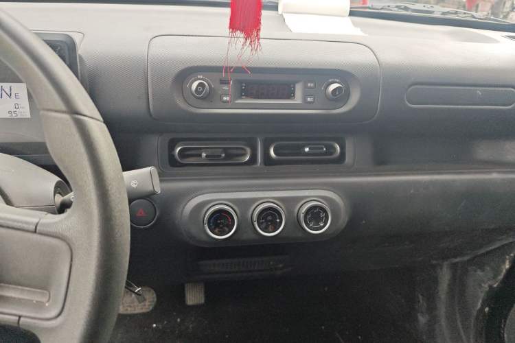 Used Wuling Zhiguang New Energy 2025 Comfort Model Audio And AC Panel