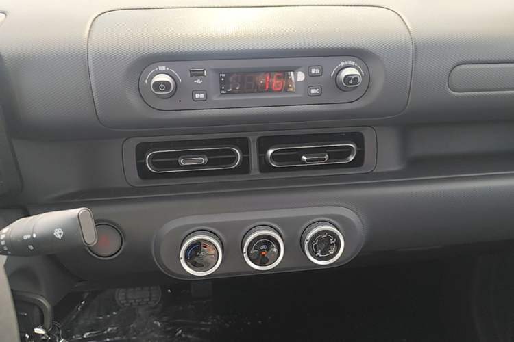 Used Wuling Zhiguang New Energy 2025 Comfort Model Audio And AC Panel