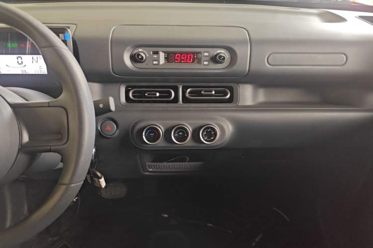Used Wuling Zhiguang New Energy 2025 Comfort Model Audio And AC Panel