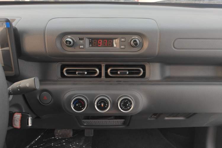 Used Wuling Zhiguang New Energy 2025 Comfort Model Audio And AC Panel