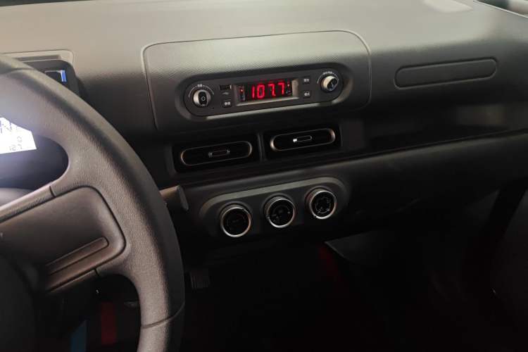 Used Wuling Zhiguang New Energy 2025 Comfort Model Audio And AC Panel