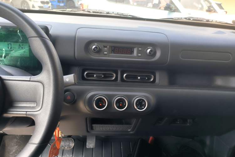 Used Wuling Zhiguang New Energy 2025 Standard Model Audio And AC Panel