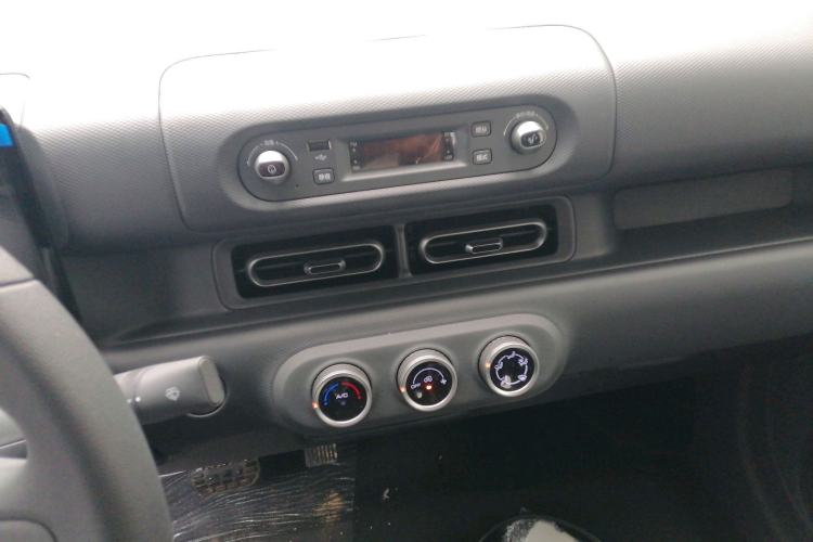 Used Wuling Zhiguang New Energy 2025 Model 305km Ambitious Edition Audio And AC Panel