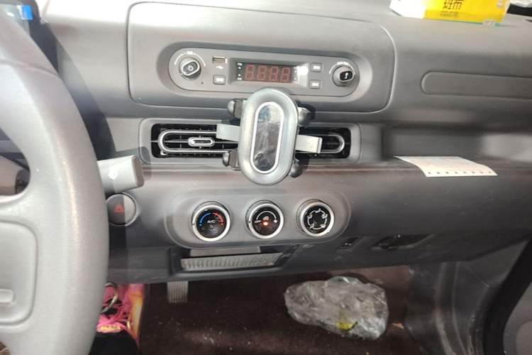 Used Wuling Zhiguang New Energy 2025 Comfort Model Audio And AC Panel