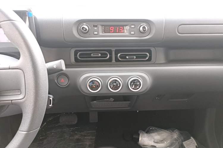Used Wuling Zhiguang New Energy 2025 Comfort Model Audio And AC Panel