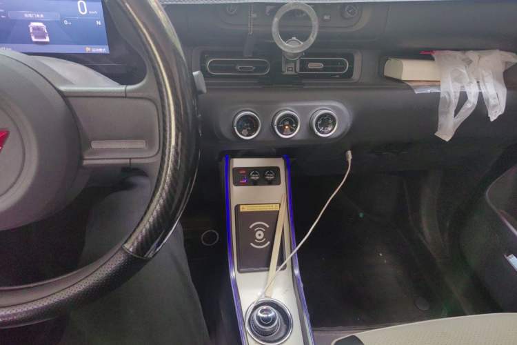 Used Wuling Zhiguang New Energy 2025 Model 305km Ambitious Edition Audio And AC Panel