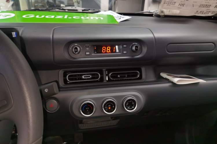 Used Wuling Zhiguang New Energy 2025 Standard Model Audio And AC Panel