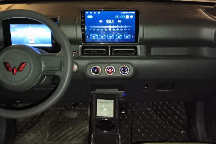 Used Wuling Zhiguang New Energy 2025 Model 305km Ambitious Edition Audio And AC Panel