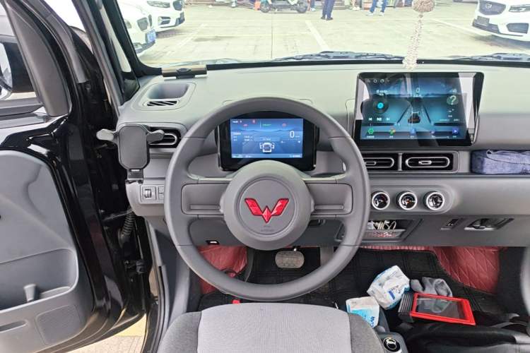 Used Wuling Zhiguang New Energy 2025 Model 305km Ambitious Edition Audio And AC Panel