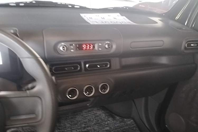 Used Wuling Zhiguang New Energy 2025 Comfort Model Audio And AC Panel
