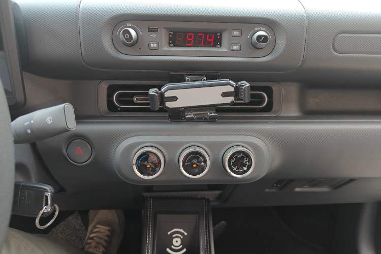 Used Wuling Zhiguang New Energy 2025 Comfort Model Audio And AC Panel