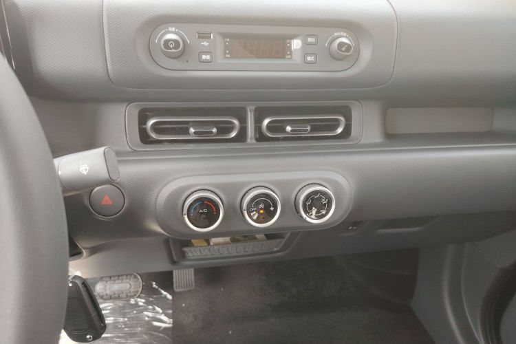 Used Wuling Zhiguang New Energy 2025 Model 305km Ambitious Edition Audio And AC Panel