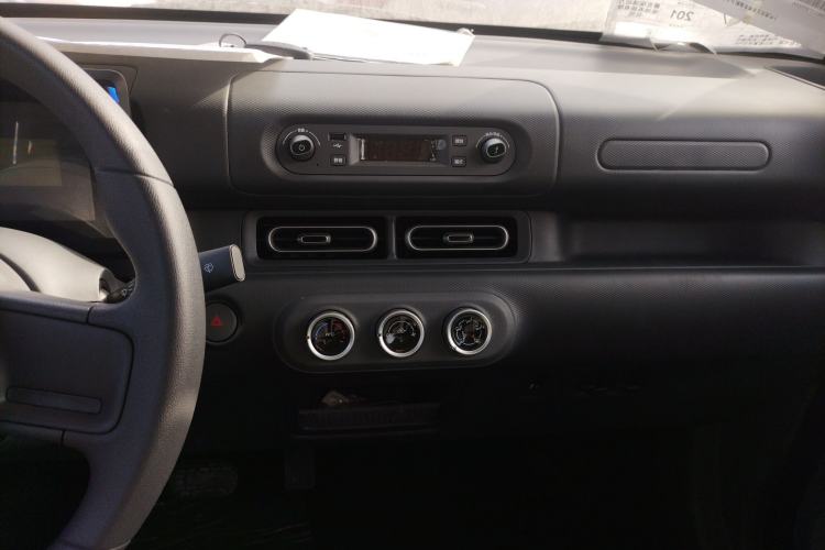 Used Wuling Zhiguang New Energy 2025 Comfort Model Audio And AC Panel