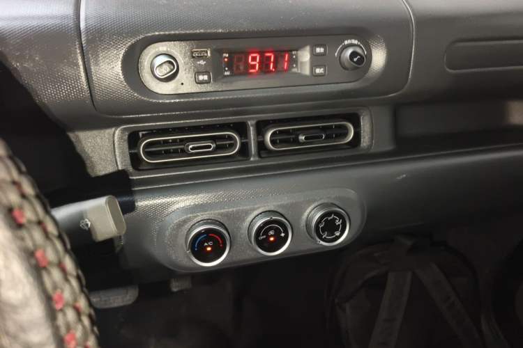 Used Wuling Zhiguang New Energy 2025 Standard Model Audio And AC Panel
