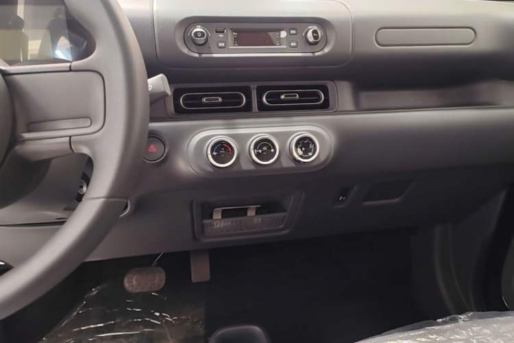 Used Wuling Zhiguang New Energy 2025 Comfort Model Audio And AC Panel
