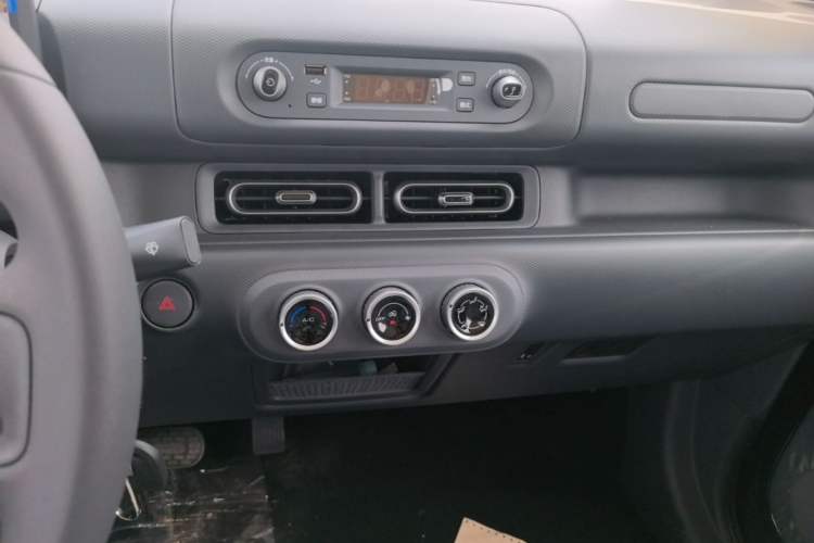 Used Wuling Zhiguang New Energy 2025 Comfort Model Audio And AC Panel