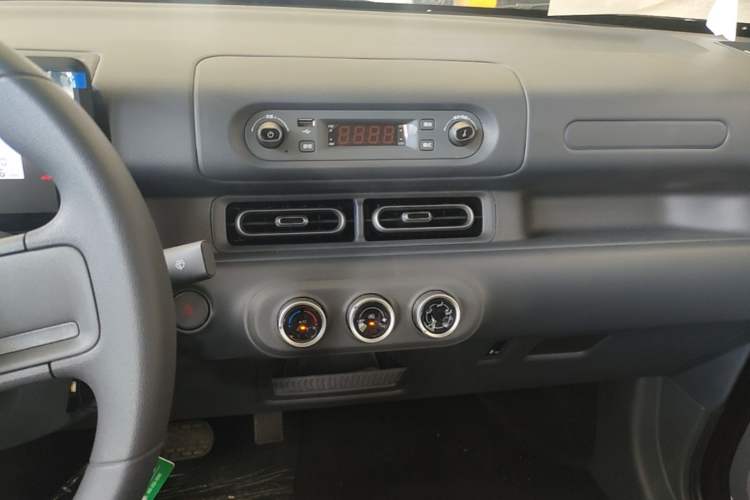 Used Wuling Zhiguang New Energy 2025 Standard Model Audio And AC Panel