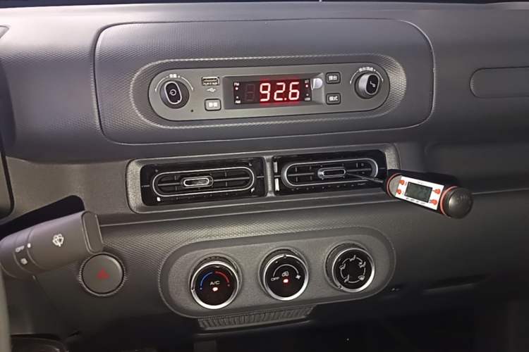 Used Wuling Zhiguang New Energy 2025 Standard Model Audio And AC Panel
