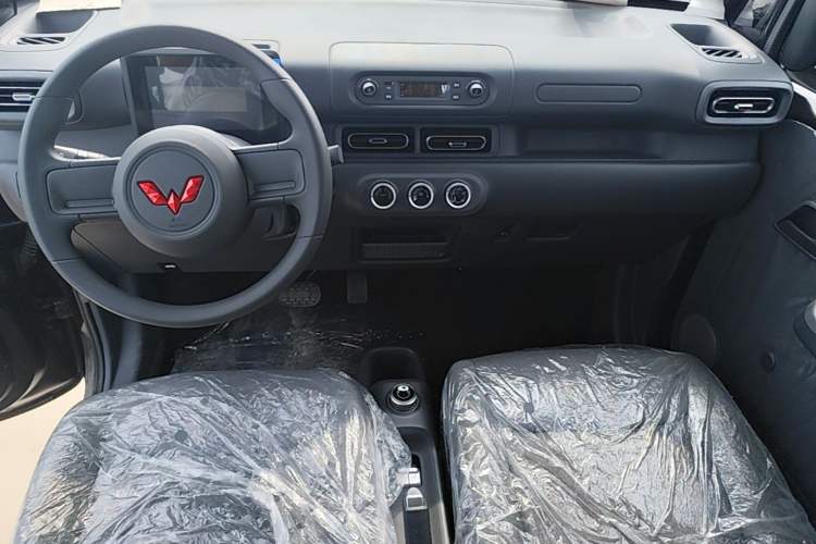 Used Wuling Zhiguang New Energy 2025 Comfort Model Center Console