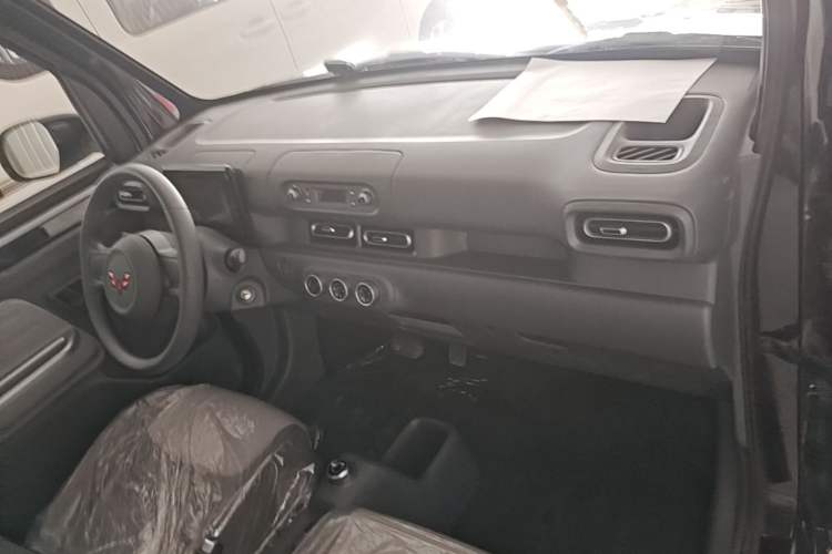 Used Wuling Zhiguang New Energy 2025 Model 305km Ambitious Edition Center Console