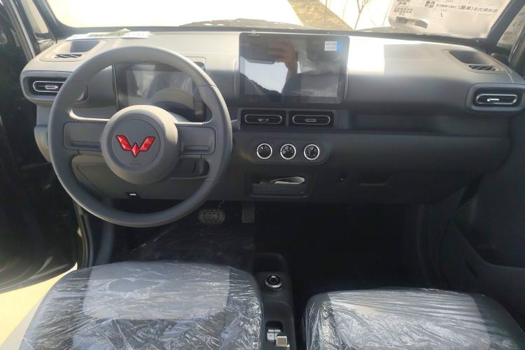 Used Wuling Zhiguang New Energy 2025 Model 305km Ambitious Edition Center Console