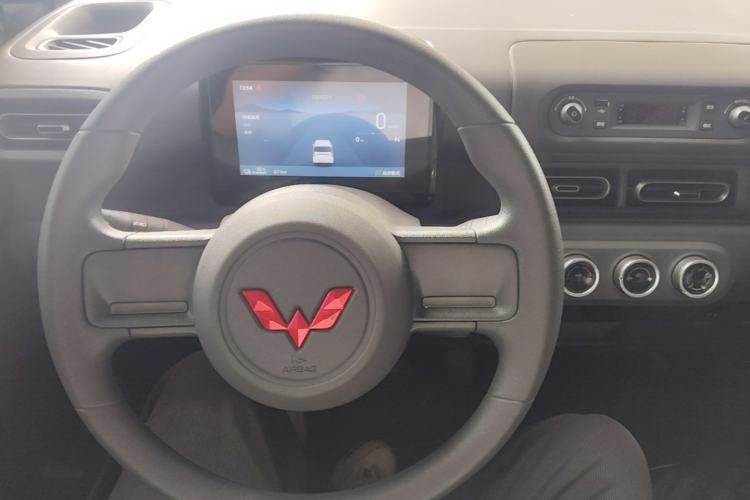 Used Wuling Zhiguang New Energy 2025 Model 305km Ambitious Edition Center Console