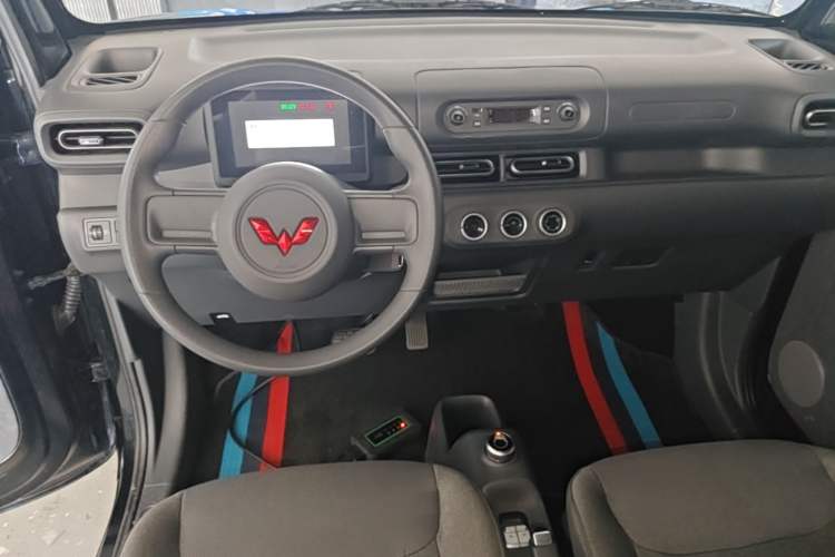 Used Wuling Zhiguang New Energy 2025 Standard Model Center Console