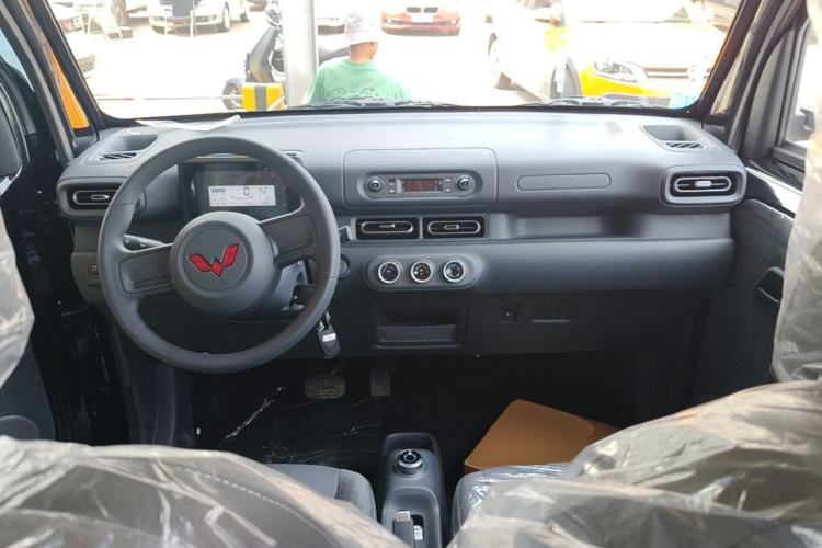 Used Wuling Zhiguang New Energy 2025 Comfort Model Center Console