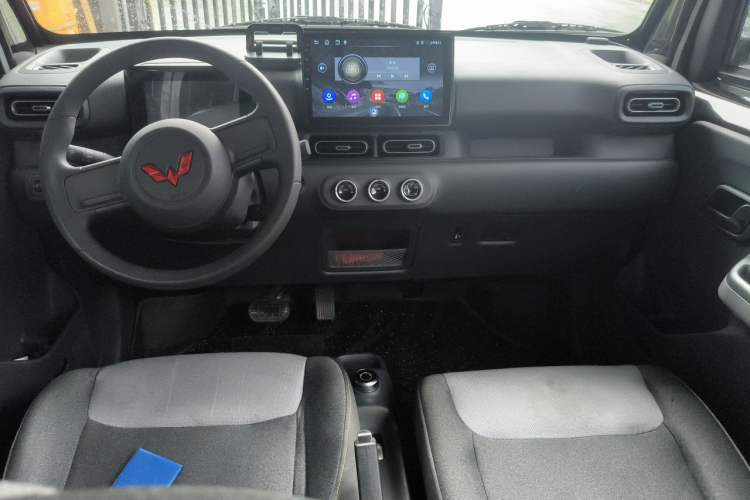 Used Wuling Zhiguang New Energy 2025 Model 305km Ambitious Edition Center Console