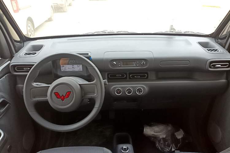 Used Wuling Zhiguang New Energy 2025 Comfort Model Center Console