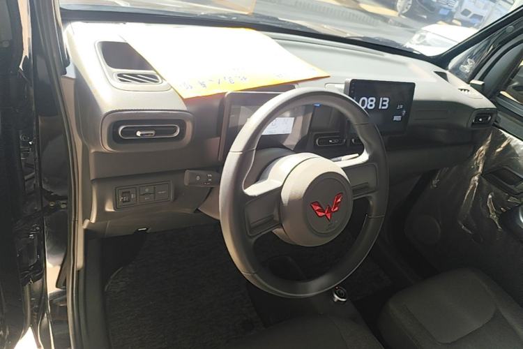 Used Wuling Zhiguang New Energy 2025 Comfort Model Center Console