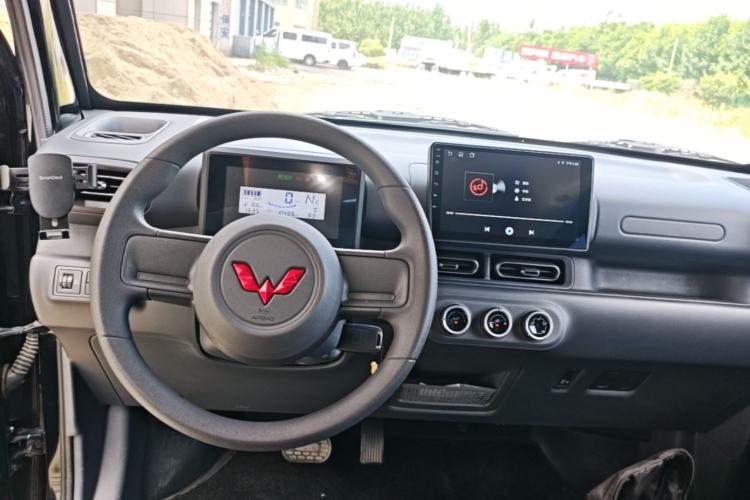 Used Wuling Zhiguang New Energy 2025 Standard Model Center Console