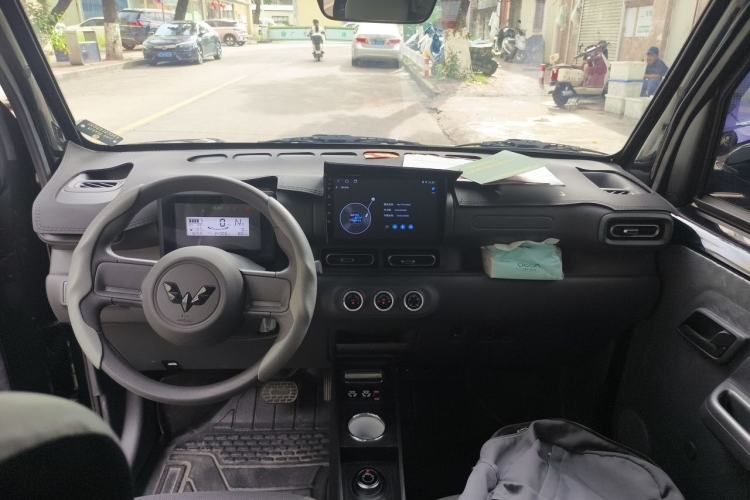 Used Wuling Zhiguang New Energy 2025 Standard Model Center Console