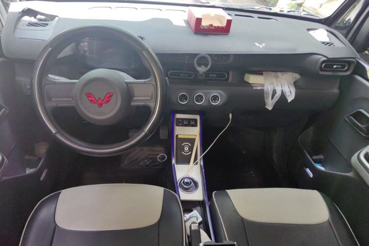 Used Wuling Zhiguang New Energy 2025 Model 305km Ambitious Edition Center Console