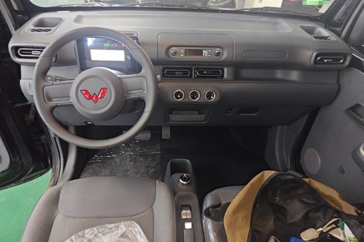 Used Wuling Zhiguang New Energy 2025 Standard Model Center Console