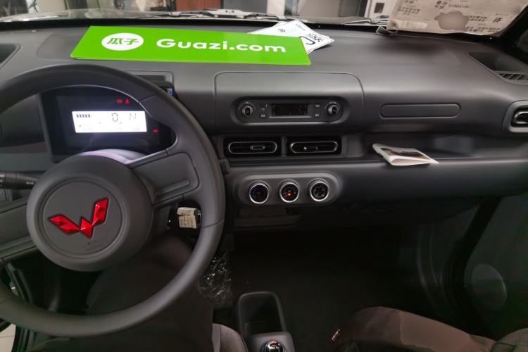 Used Wuling Zhiguang New Energy 2025 Standard Model Center Console