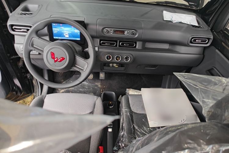 Used Wuling Zhiguang New Energy 2025 Model 305km Ambitious Edition Center Console