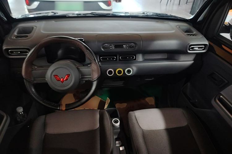 Used Wuling Zhiguang New Energy 2025 Model 305km Ambitious Edition Center Console