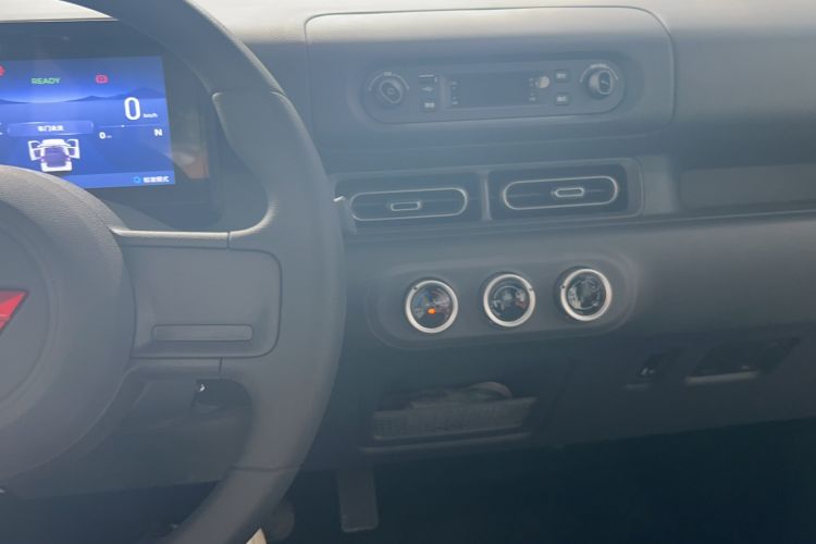 Used Wuling Zhiguang New Energy 2025 Model 305km Ambitious Edition Center Console