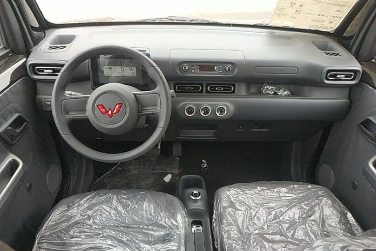 Used Wuling Zhiguang New Energy 2025 Comfort Model Center Console