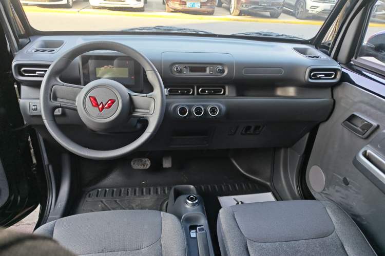 Used Wuling Zhiguang New Energy 2025 Comfort Model Center Console