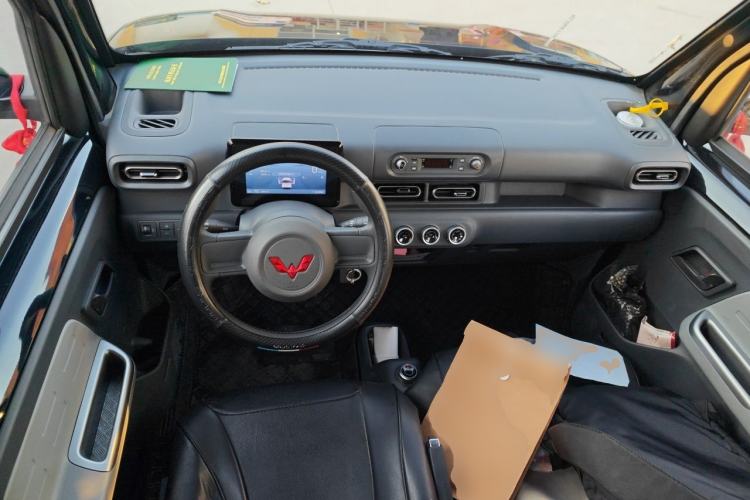Used Wuling Zhiguang New Energy 2025 Model 305km Ambitious Edition Center Console