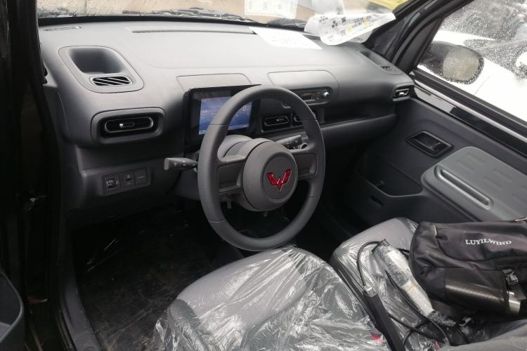 Used Wuling Zhiguang New Energy 2025 Model 305km Ambitious Edition Center Console