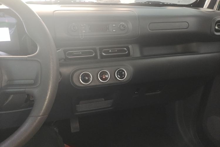 Used Wuling Zhiguang New Energy 2025 Standard Model Center Console