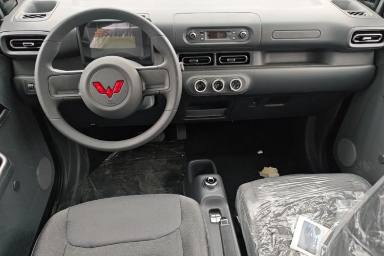 Used Wuling Zhiguang New Energy 2025 Comfort Model Center Console