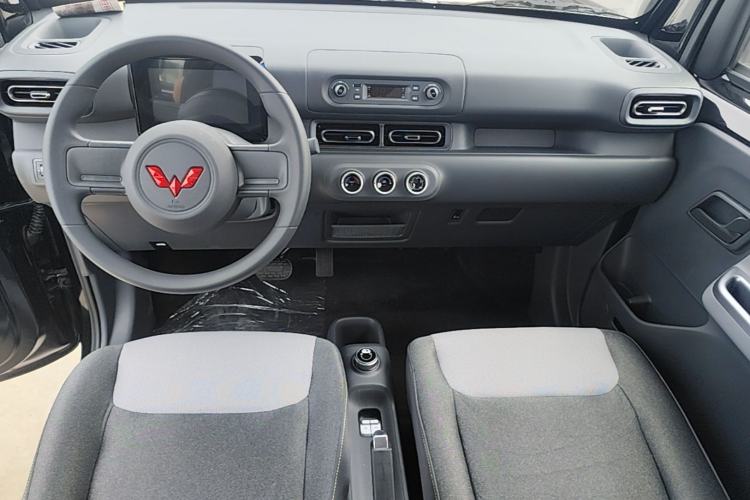 Used Wuling Zhiguang New Energy 2025 Model 305km Ambitious Edition Center Console